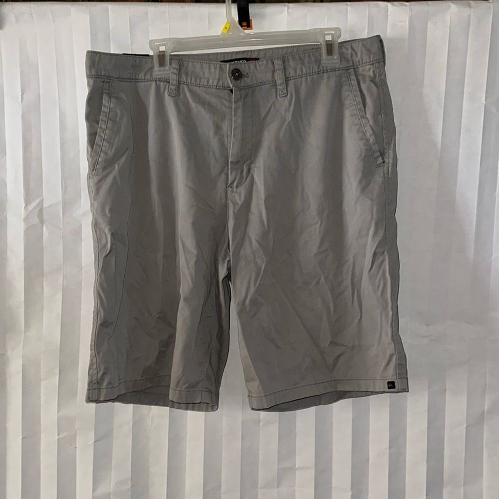Quicksilver Men’s Shorts Gray Size 34 Casual Flat Front Surf Skate Chino Style
